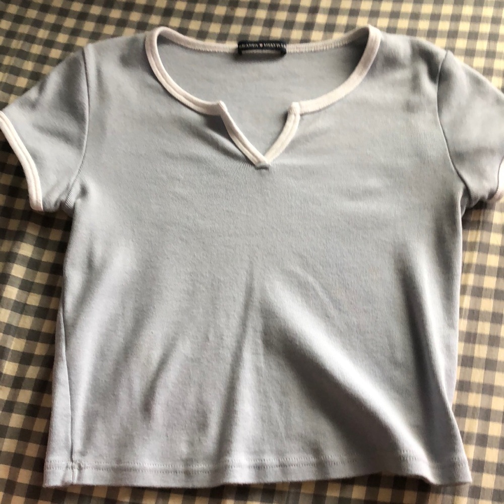 BRANDY MELVILLE CROP TOP 15$